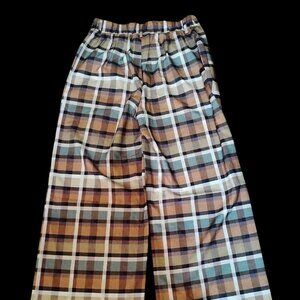 Wide-legged plaid pants